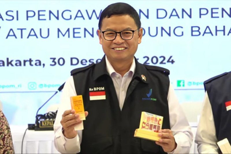 Kepala BPOM Taruna Ikrar paparkan produk kosmetik berbahaya senilai hampir Rp9 miliar. (Foto: BPOM RI)