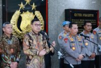 Kepala BPOM RI Taruna Ikrar memberikan keterangan usai pertemuan dengan Kapolri Jenderal (Pol.) Listyo Sigit Prabowo, Jumat (10/01/2025). (Foto: BPOM RI)