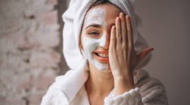 Di tengah kegaduhan bisnis skincare belakangan ini, harus hati-hati memilih produk agar kulit baik-baik saja. (Foto: Freepik)