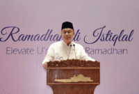 Kepala BPOM RI Taruna Ikrar berceramah tentang manfaat sujud bagi kesehatan otak. (Foto: BPOM RI)