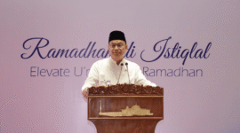 Kepala BPOM RI Taruna Ikrar berceramah tentang manfaat sujud bagi kesehatan otak. (Foto: BPOM RI)