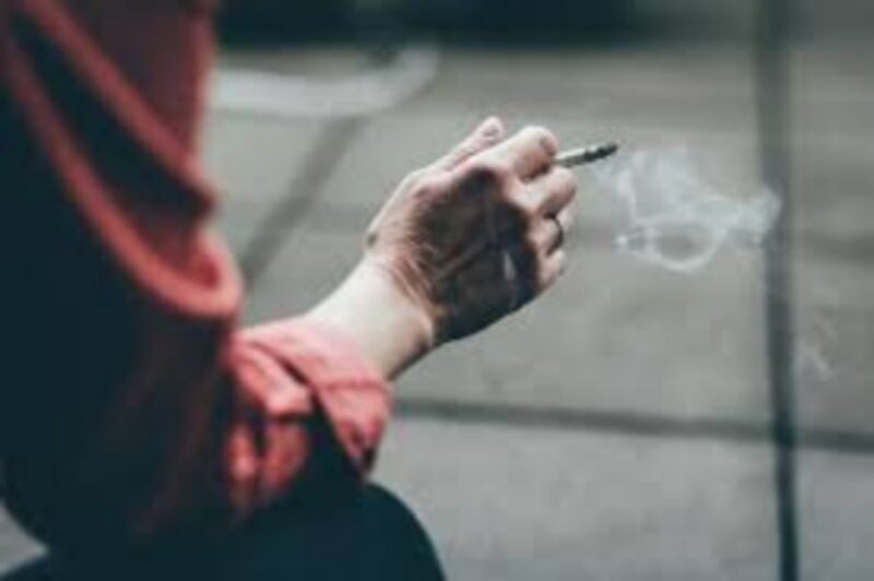 Kemenkes dan Komdigi akan atur soal merokok dan nge-vape di media sosial. (Foto: Freepik)