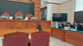 Nikita Mirzani membacakan eksepsi, meminta Presiden Prabowo Subianto untuk membubarkan BPOM karena dianggap tidak berguna. (Foto: sbw/sehatcantik.id)