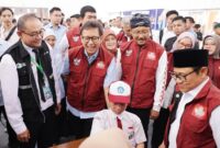 Menkes Budi Gunadi Sadikin memastikan, pelajar Sekolah Rakyat dengan mata bermasalah akan mendapatkan kacamata gratis. (Foto: Kemenkes)