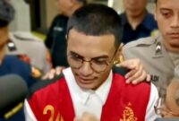 Seleb TikTok Vadel Badjideh mengaku introspeksi dalam kasus asusila yang membelitnya, usai sidang lanjutan di Pengadilan Negeri Jakarta Selatan, Rabu (9/7/2025). (Foto: Danu Baharuddin/sehatcantik.id)