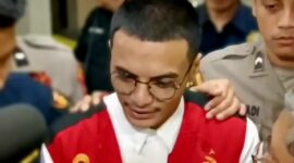 Seleb TikTok Vadel Badjideh mengaku introspeksi dalam kasus asusila yang membelitnya, usai sidang lanjutan di Pengadilan Negeri Jakarta Selatan, Rabu (9/7/2025). (Foto: Danu Baharuddin/sehatcantik.id)