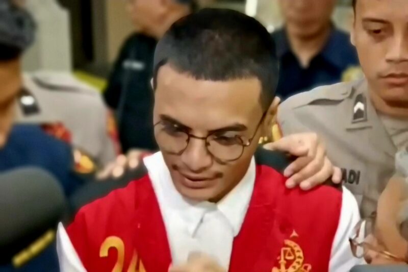 Seleb TikTok Vadel Badjideh mengaku introspeksi dalam kasus asusila yang membelitnya, usai sidang lanjutan di Pengadilan Negeri Jakarta Selatan, Rabu (9/7/2025). (Foto: Danu Baharuddin/sehatcantik.id)