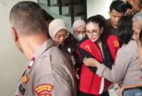 Nikita Mirzani sakit, sidang pun ditunda setelah Dokter Detektif sempat memberikan kesaksian. (Foto: Danu Baharuddin/Sehatcantik.id)