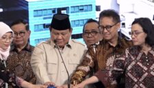 Presiden Prabowo Subianto meresmikan Gedung Layanan Terpadu dan Institut Neurosains Nasional di Rumah Sakit Pusat Otak Nasional (RSPON) Mahar Mardjono, di kawasan Cawang, Jakarta, Selasa (26/8/2025). (Foto: Sekretariat Presiden)