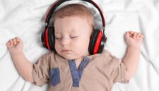 Kemenkes ingatkan pentingnya deteksi dini gangguan pendengaran pada anak. (Foto: Freepik)