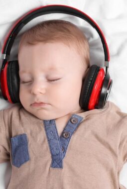 Kemenkes Ingatkan Bahaya Volume Berlebih Earphone Pada Anak