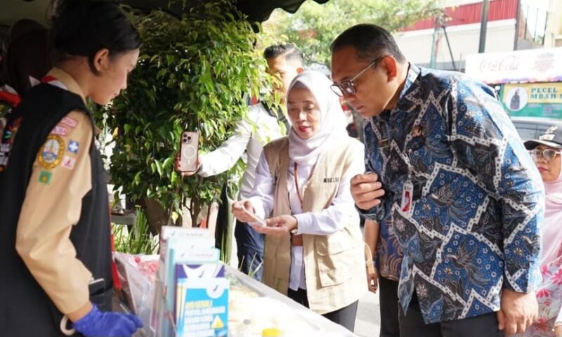 Warna mencolok takjil jadi perhatian BBPOM DKI di Pasar Gandaria Utara demi keamanan konsumen. (Foto: BBPOM Jakarta)
