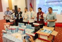 Penggerebekan Badan Pengawas Obat dan Makanan di Cengkareng membongkar peredaran ilegal gas tertawa yang dikemas ulang dan dijual secara online. (Foto: Danu Baharuddin/Sehatcantik.id)
