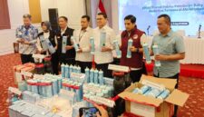 Penggerebekan Badan Pengawas Obat dan Makanan di Cengkareng membongkar peredaran ilegal gas tertawa yang dikemas ulang dan dijual secara online. (Foto: Danu Baharuddin/Sehatcantik.id)