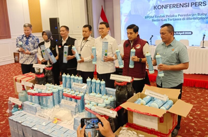 Penggerebekan Badan Pengawas Obat dan Makanan di Cengkareng membongkar peredaran ilegal gas tertawa yang dikemas ulang dan dijual secara online. (Foto: Danu Baharuddin/Sehatcantik.id)