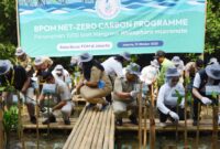Caption:
Menuju net zero carbon, industri farmasi berupaya mengurangi jejak emisi sekaligus menjaga keseimbangan lingkungan demi kesehatan generasi mendatang. (Foto: BBPOM)