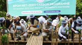 Caption:
Menuju net zero carbon, industri farmasi berupaya mengurangi jejak emisi sekaligus menjaga keseimbangan lingkungan demi kesehatan generasi mendatang. (Foto: BBPOM)