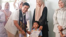 Kolaborasi pemerintah, ulama, dan masyarakat mengantar Aceh menjadi model nasional percepatan imunisasi anak. (Foto: Kemenkes RI)