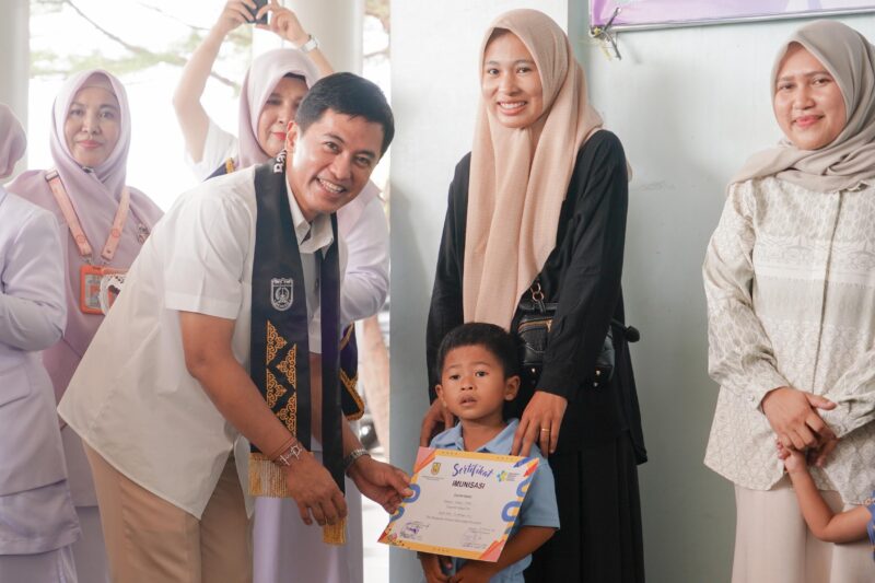 Kolaborasi pemerintah, ulama, dan masyarakat mengantar Aceh menjadi model nasional percepatan imunisasi anak. (Foto: Kemenkes RI)