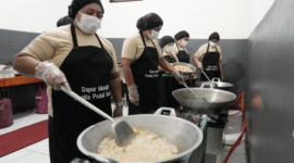 Caption:
MBG 2026 fokus memperbaiki kualitas layanan melalui penerima manfaat yang lebih tepat sasaran dan dapur yang lebih siap. (Foto: BGN)