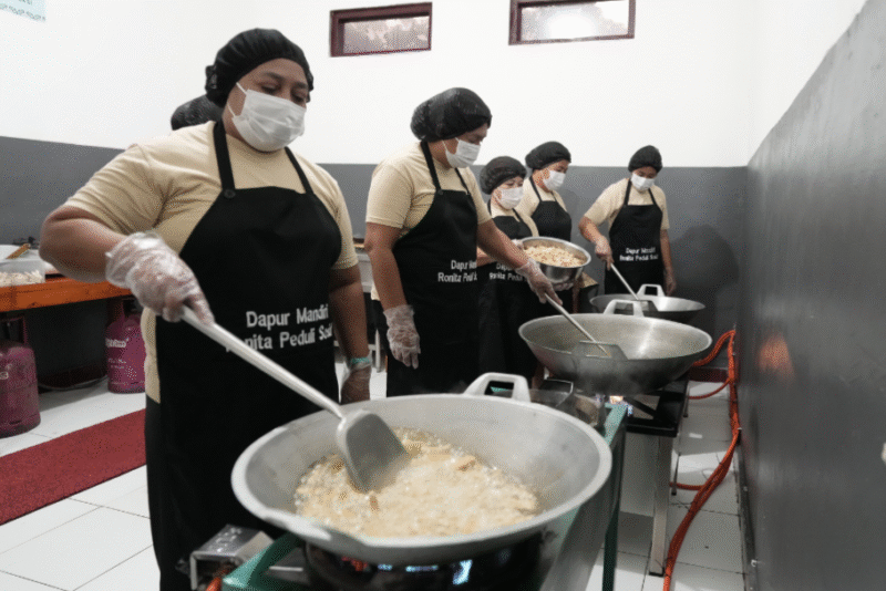 Caption:
MBG 2026 fokus memperbaiki kualitas layanan melalui penerima manfaat yang lebih tepat sasaran dan dapur yang lebih siap. (Foto: BGN)