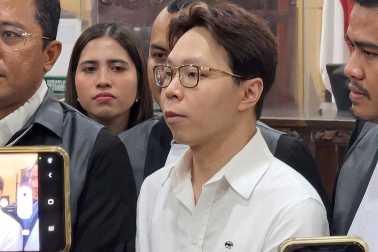 Richard Lee membantah dakwaan JPU dan menilai terdapat sejumlah kejanggalan, mulai dari asal barang bukti hingga waktu dan lokasi kejadian perkara. (Foto: Sehatcantik.id)