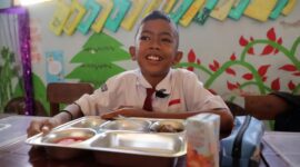Anggaran MBG menyusut, tetapi tantangan terbesar justru memastikan kualitas gizi dan tata kelola tetap berdiri kokoh. (Foto: prabowosubianto.com)