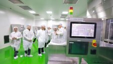 Kemenkes memperkuat industri kesehatan dalam negeri melalui investasi plasma darah dan vaksin untuk mengurangi ketergantungan impor. (Foto: Kemenkes)
