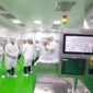 Kemenkes memperkuat industri kesehatan dalam negeri melalui investasi plasma darah dan vaksin untuk mengurangi ketergantungan impor. (Foto: Kemenkes)
