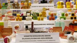 Polisi membongkar produksi kosmetik ilegal di Malang dan Kediri, menyita 1,4 ton bahan baku yang diduga tak memenuhi standar keamanan. (Foto: Sbw/Sehatcantik.id)