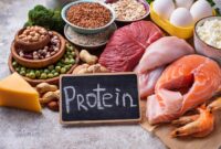 Asupan protein berlebih tanpa imbangan serat dan air dapat memperberat kerja ginjal serta mengganggu pencernaan. (Foto: Freepik)