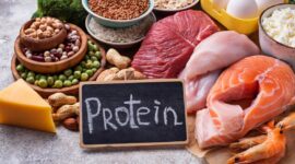Asupan protein berlebih tanpa imbangan serat dan air dapat memperberat kerja ginjal serta mengganggu pencernaan. (Foto: Freepik)