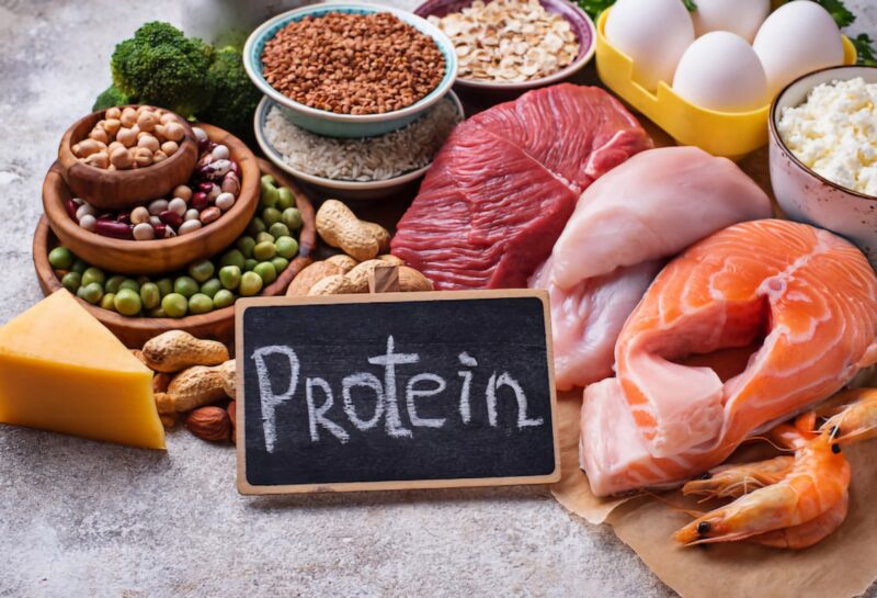 Asupan protein berlebih tanpa imbangan serat dan air dapat memperberat kerja ginjal serta mengganggu pencernaan. (Foto: Freepik)
