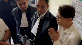 Richard Lee bersama tim kuasa hukum saat mengajukan pengalihan penahanan dalam sidang di Pengadilan Negeri Tangerang, Kamis (30/7/2026). (Foto: Sbw/Sehatcantik.id)