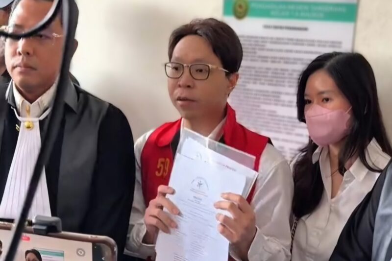 Richard Lee usai sidang di Pengadilan Negeri Tangerang terkait perkara yang masih berlanjut di tengah klaim lolos sidang etik kedokteran. (Foto: Danu Baharuddin/Sehatcantik.id)
