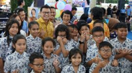 Taruna Ikrar dan Kak Seto hadiri pemutaran film Sahabat Anak di Jakarta, ajak masyarakat lindungi generasi emas 2045 dari pangan tidak aman. (Foto: Sbw)