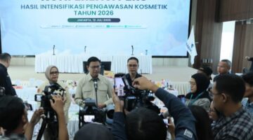 BPOM menelusuri rantai produksi dan distribusi untuk memastikan keamanan kosmetik. (Foto: Sbw)