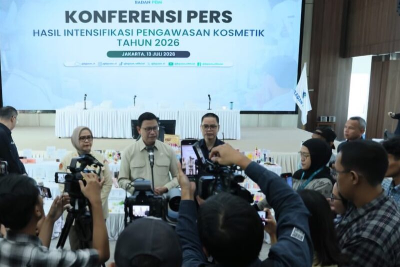 BPOM menelusuri rantai produksi dan distribusi untuk memastikan keamanan kosmetik. (Foto: Sbw)