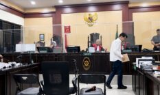 Saksi Absen, Richard Lee Lemas, Sidang Ditunda
