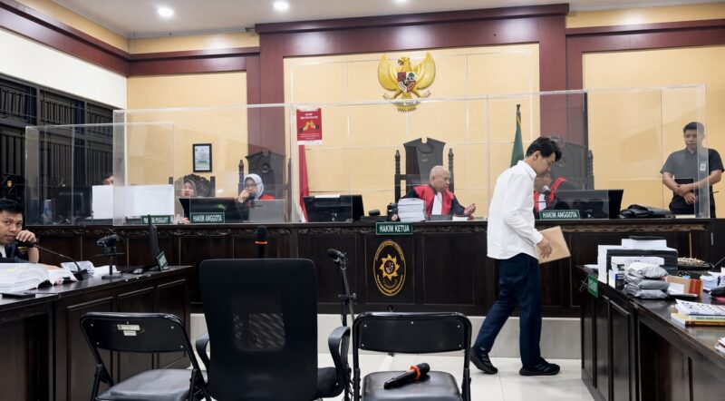 Terdakwa dr. Richard Lee memohon penundaan sidang di PN Tangerang akibat kondisi fisiknya drop, Rabu (26/8/2026). (Foto: Sehatcantik/Sbw)