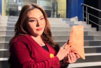 Lisa Mariana membawa persoalan legalitas produk yang dikaitkan dengan