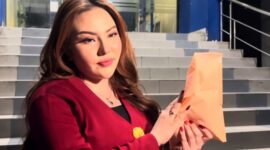 Lisa Mariana membawa persoalan legalitas produk yang dikaitkan dengan 