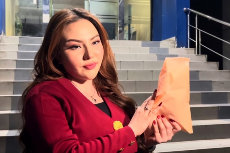 Lisa Mariana membawa persoalan legalitas produk yang dikaitkan dengan 