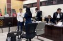 Terdakwa dr. Richard Lee mendengarkan kesaksian dari mantan Ketua Perdesti DKI Jakarta, Dr. Jenet, dalam agenda sidang pembuktian di Pengadilan Negeri Tangerang. (Sbw)